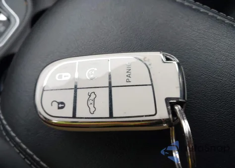 2019 Jeep Cherokee Limited 4X4 z USA, uszkodzony, nr VIN 1C4PJMDX2KD158605